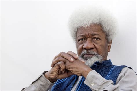 O Prêmio Nobel de Literatura para Wole Soyinka: Uma Cúpula Dourada sobre a Coroa da Arte Nigeriana