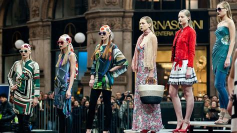 Festival da Moda de Milão - Uma Celebração Inesperada da Criatividade e do Caos Fashion