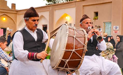 Golrang Festival: Celebrando a Música Tradicional Iraniana e as Vozes em Protesto de Dariush Eghbali